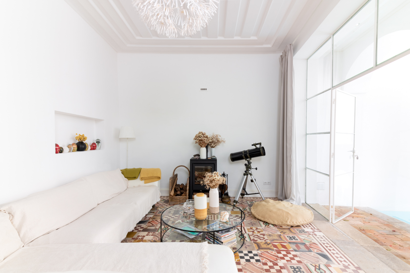 Traditional House With Swimming Pool